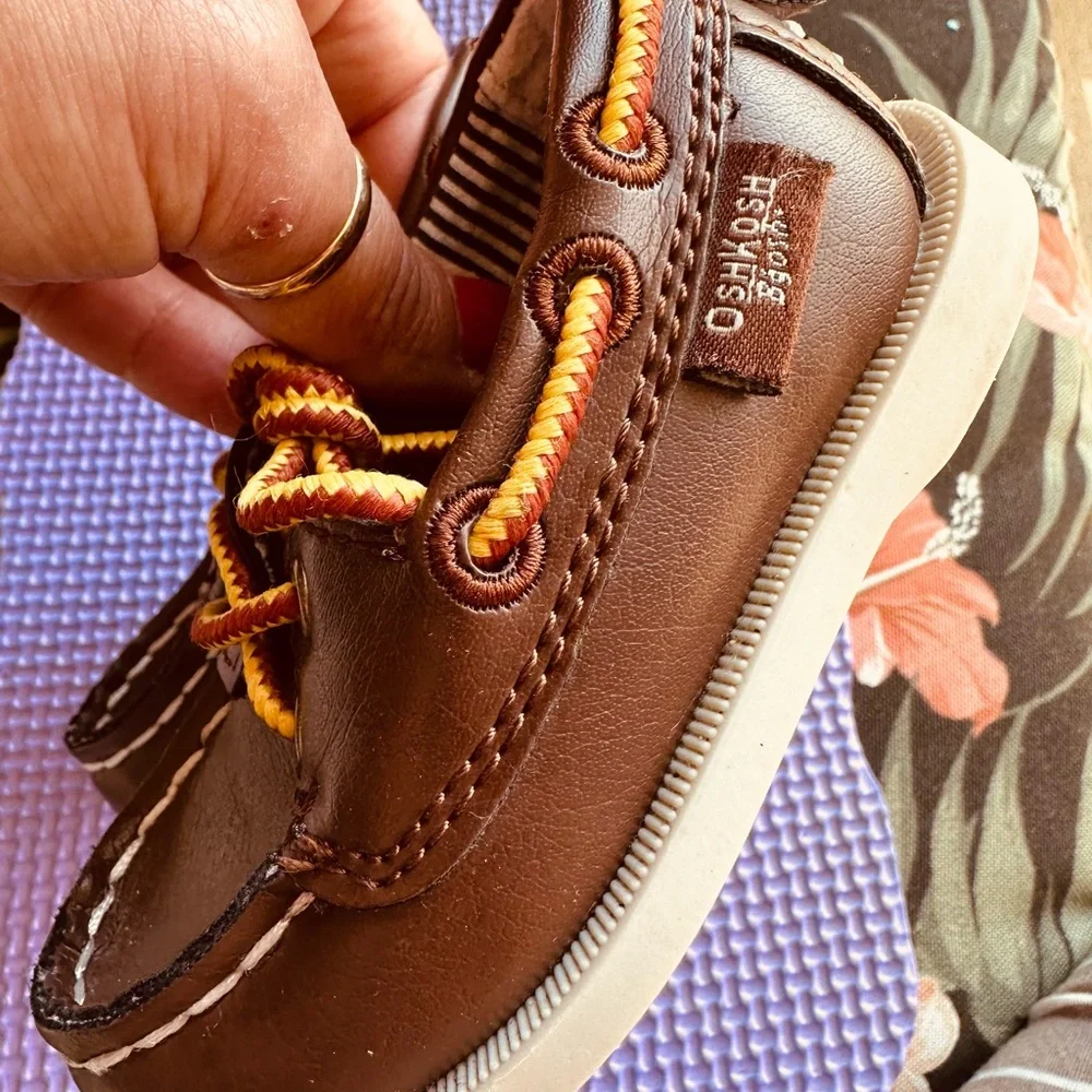 OshKosh B'Gosh Toddler and Little Boys shoes brown Size Toddle 4
